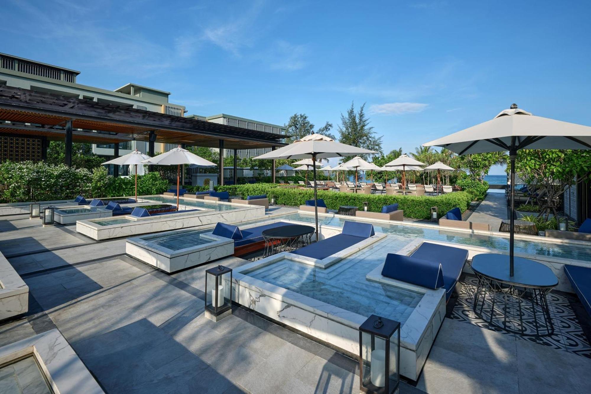 Four Points By Sheraton Phuket Patong Beach Resort Exteriör bild